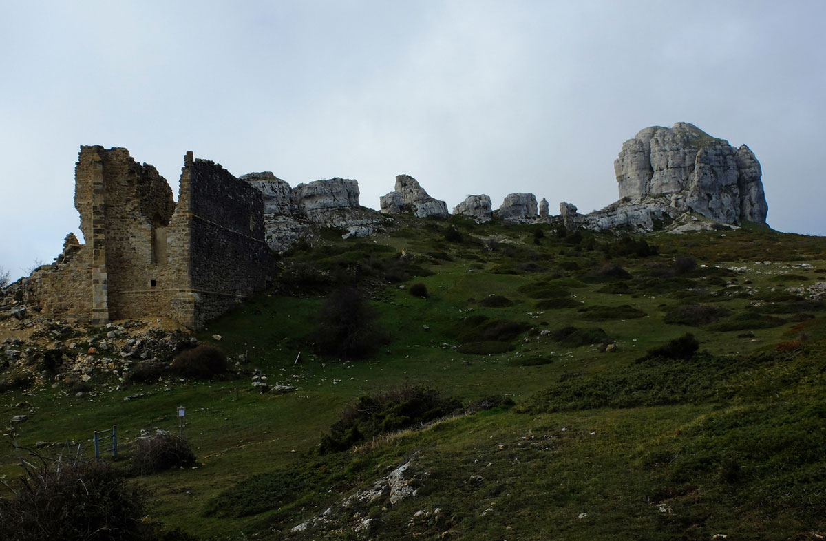 Ruinas del Monasterio de Toloño