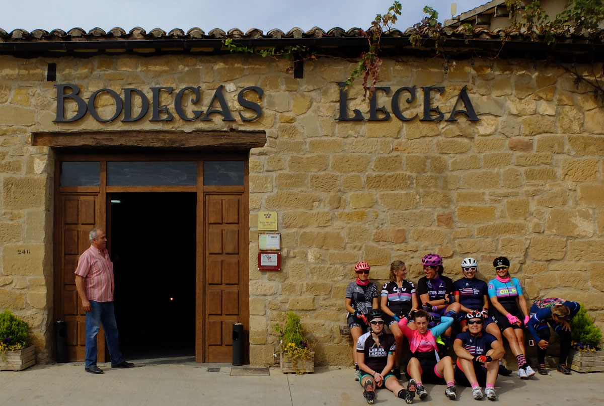 Bodegas-Lecea-grupo mujeres en bici