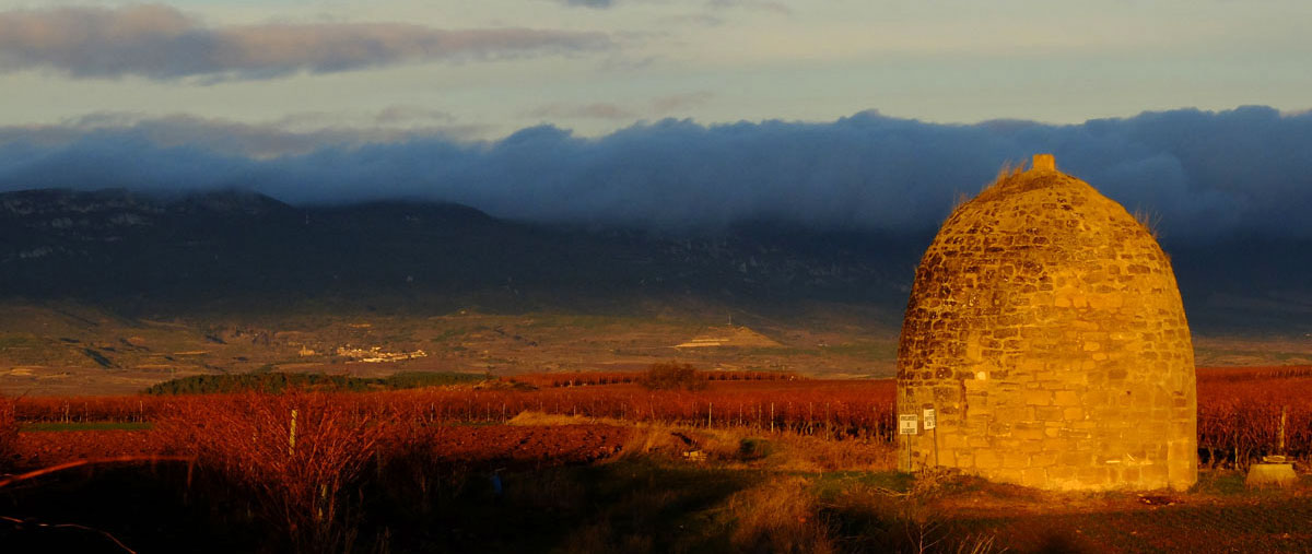 Chozo al pie de los Montes Obarenes